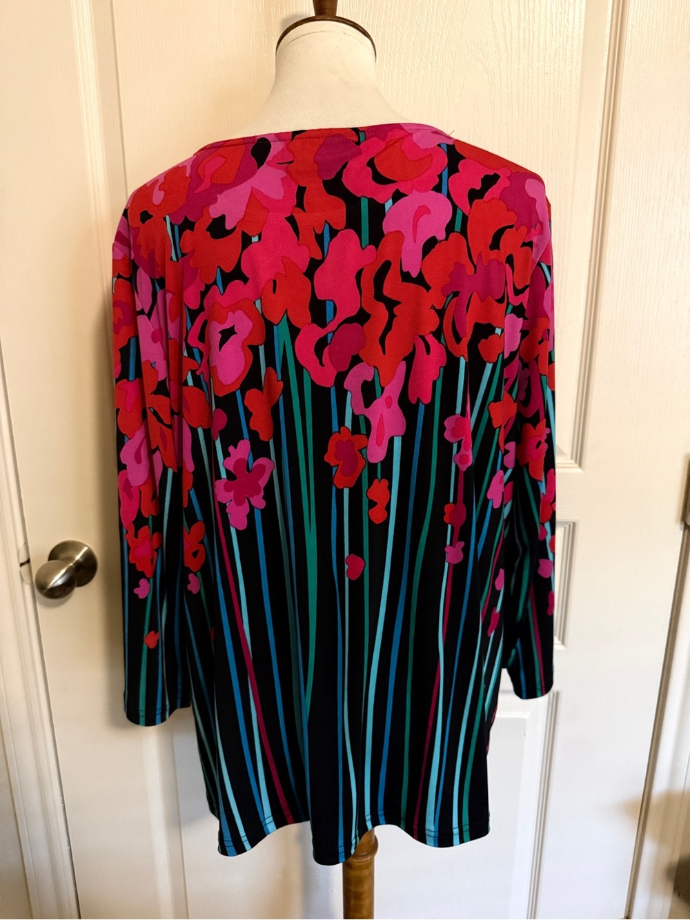 Bob Mackie Wearable Art Tunic Floral Blouse on Black Ladies XL - Picture 4 of 8